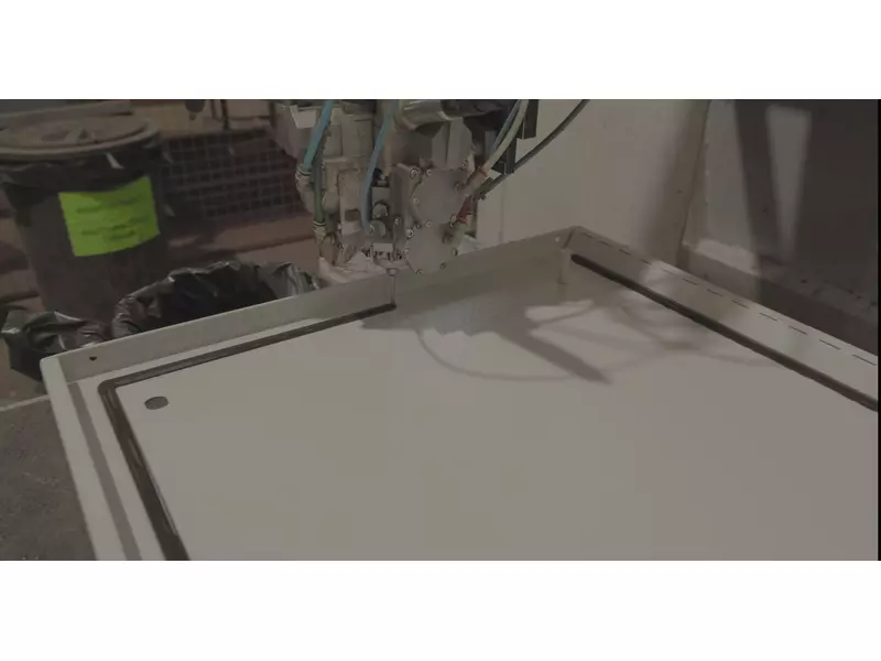 FASE DI INCOLLAGGIO/SCHIUMATURA.webp